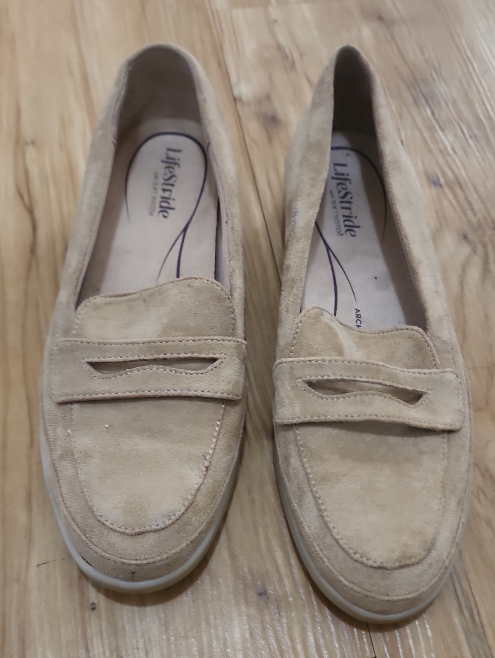 Life Stride Women’s Light Tan Suede Slip-On Loafers Size 8